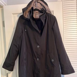 GALLERY LADIES RAIN JACKET WITH REMOVABLE HOOD AND LINER SIZE 12 BLACK
